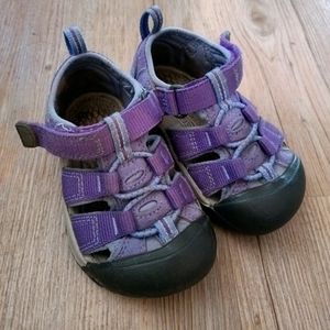 Keen Closed Toed Purple and Lavender Sandals sz 6